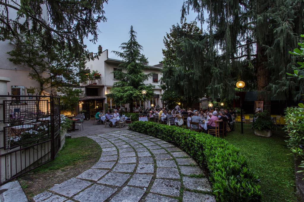 Albergo Locanda Cavallino Toscolano Maderno Exteriör bild